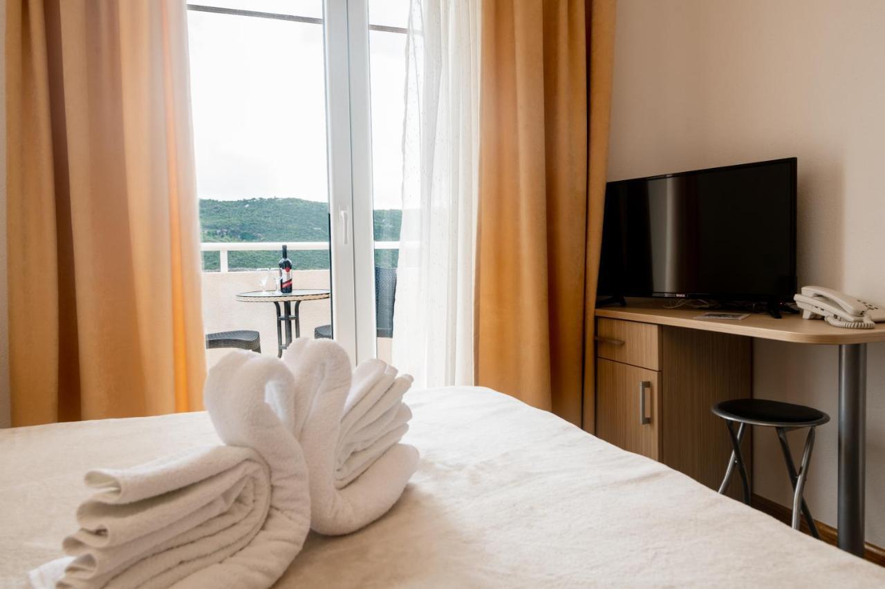 Hotel Ami - M Neum Εξωτερικό φωτογραφία